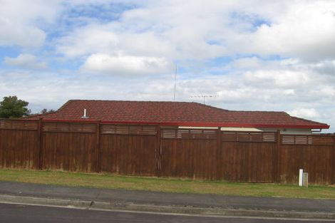 Photo of property in 1 Remus Place, Totara Vale, Auckland, 0629