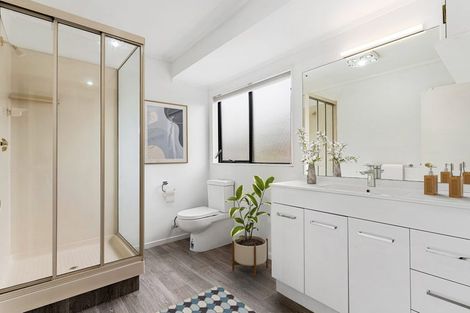 Photo of property in 44 Golfland Drive, Golflands, Auckland, 2013