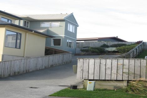 Photo of property in 74 Dress Circle, Newlands, Wellington, 6037