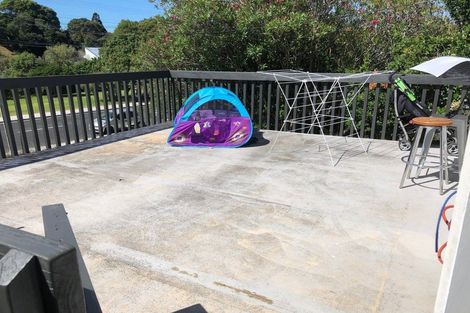 Photo of property in 69 Dundale Avenue, Blockhouse Bay, Auckland, 0600