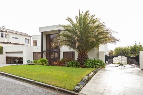Photo of property in 30 Drayton Drive, Mount Pleasant, Christchurch, 8081