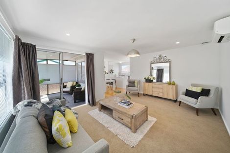 Photo of property in 6 Lynley Place, Pakuranga Heights, Auckland, 2010