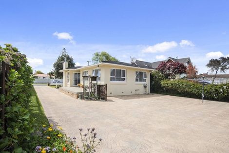 Photo of property in 20 Peachgrove Road, Te Atatu Peninsula, Auckland, 0610