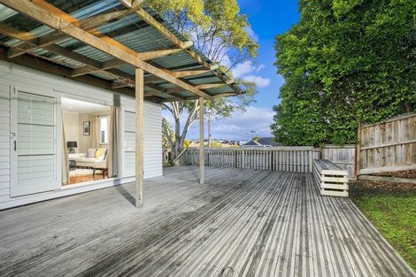 Photo of property in 1/1a Becroft Drive, Forrest Hill, Auckland, 0620