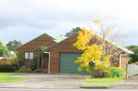 Photo of property in 147 Botany Road, Botany Downs, Auckland, 2010