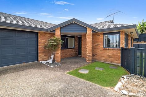 Photo of property in 11 Saralee Drive, Manurewa, Auckland, 2105