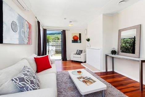 Photo of property in 32 Davidson Crescent, Tawa, Wellington, 5028