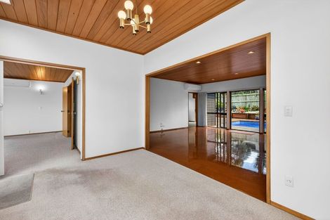 Photo of property in 2/50 Masterton Road, Rothesay Bay, Auckland, 0630