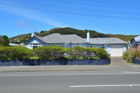 Photo of property in 258 Marine Parade, Bluff, 9814