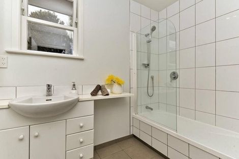 Photo of property in 2/14 Selwyn Crescent, Forrest Hill, Auckland, 0620