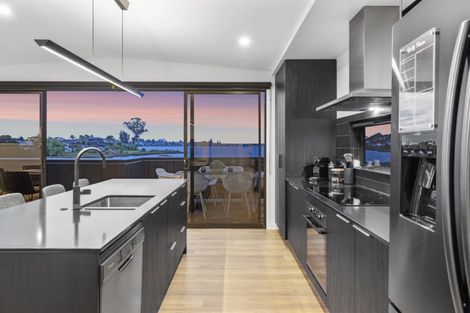 Photo of property in 31 Hinaki Street, Poike, Tauranga, 3112