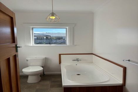 Photo of property in 18 Queens Road, Glen Avon, New Plymouth, 4312