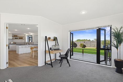 Photo of property in 23 Brookesmith Drive, Waiuku, 2123