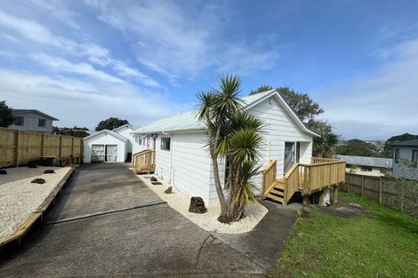 Photo of property in 9 Woodhouse Place, West Harbour, Auckland, 0618