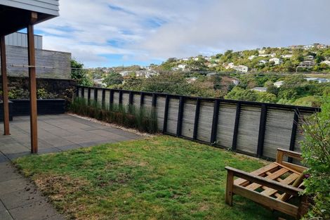 Photo of property in 45 Tiketike Way, Brooklyn, Wellington, 6021