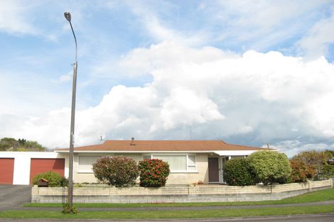 Photo of property in 2/2 Boulevard Drive, Merrilands, New Plymouth, 4312