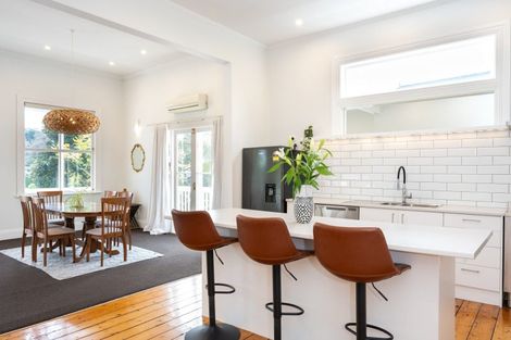 Photo of property in 12 Hadfield Terrace, Bluff Hill, Napier, 4110