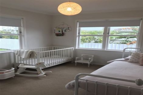 Photo of property in 117 Vodanovich Road, Te Atatu South, Auckland, 0610