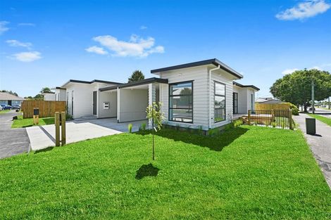 Photo of property in 1/2 Searancke Place, Fairfield, Hamilton, 3214