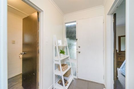 Photo of property in 12 Westmere Place, Takaro, Palmerston North, 4412