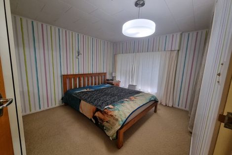 Photo of property in 102 Awanui Street, Merrilands, New Plymouth, 4312