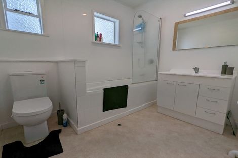 Photo of property in 8d Nikau Road, Point Howard, Lower Hutt, 5013