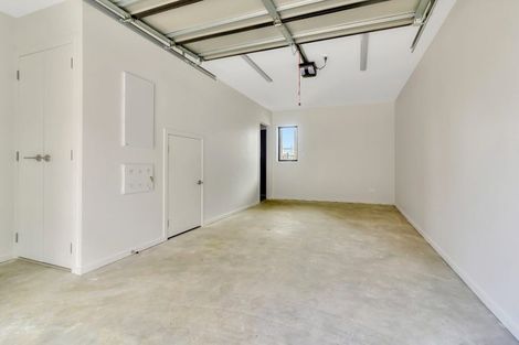 Photo of property in 6/1 Fruitvale Road, New Lynn, Auckland, 0600