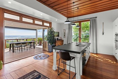 Photo of property in 1 Roslyn Road, Bluff Hill, Napier, 4110