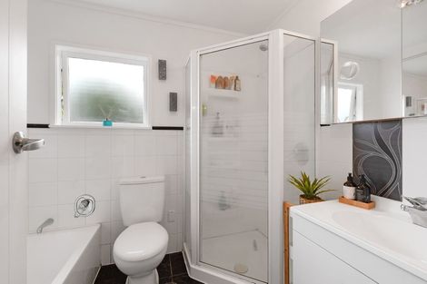 Photo of property in 20 Montclair Rise, Browns Bay, Auckland, 0630