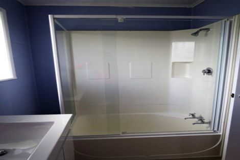 Photo of property in 17 Vina Place, Massey, Auckland, 0614