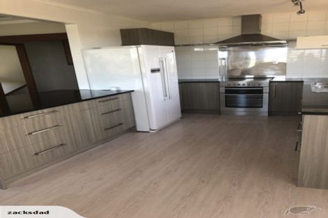 Photo of property in 1 Wakeling Avenue, Te Atatu South, Auckland, 0610