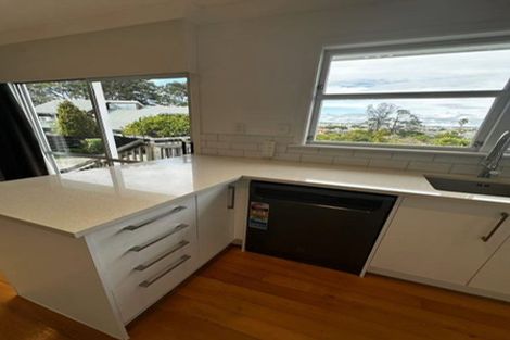 Photo of property in 120 Ennis Avenue, Pakuranga Heights, Auckland, 2010