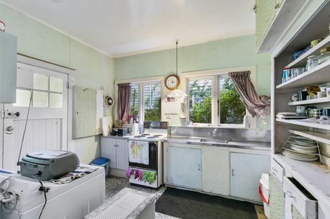 Photo of property in 10 Burrows Avenue, Karori, Wellington, 6012