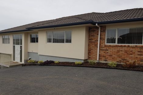 Photo of property in 9 Birchlea Rise, Goodwood Heights, Auckland, 2105