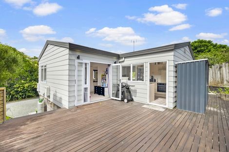 Photo of property in 2/4 Kenneth Hopper Place, Manly, Whangaparaoa, 0930