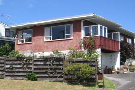 Photo of property in 2/48 Churchill Road, Murrays Bay, Auckland, 0630