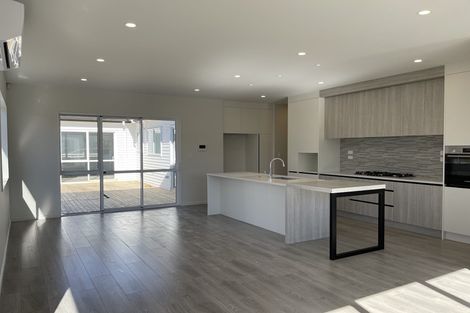 Photo of property in 7 Vinistra Road, Kumeu, 0810