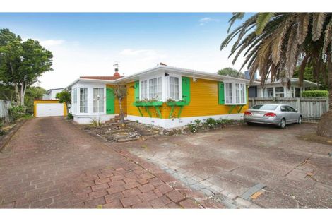 Photo of property in 27 Sylvia Road, Hillcrest, Auckland, 0627