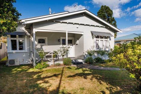 Photo of property in 8 Burns Avenue, Takaro, Palmerston North, 4412