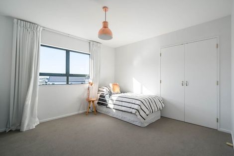 Photo of property in 117 Woodman Drive, Tawa, Wellington, 5028