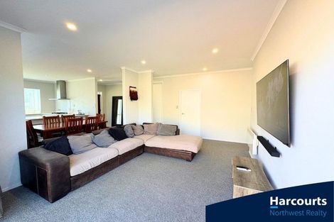Photo of property in 5 Malbec Place, Huapai, Kumeu, 0810