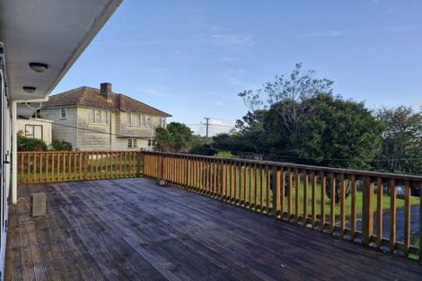 Photo of property in 111 Glenpark Avenue, Frankleigh Park, New Plymouth, 4310