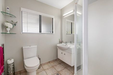 Photo of property in 19 Calypso Way, Unsworth Heights, Auckland, 0632