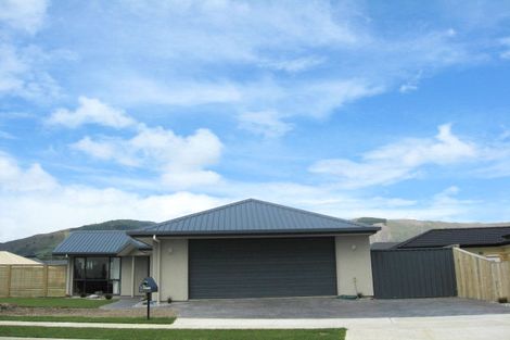 Photo of property in 37 Monaco View, Stoke, Nelson, 7011