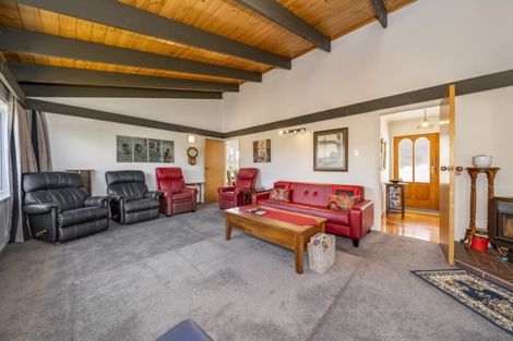 Photo of property in 16 Raynham Way, Silverstream, Upper Hutt, 5019