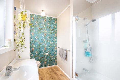 Photo of property in 18 Pukatea Street, Inglewood, 4330