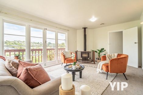 Photo of property in 10 Stella Grove, Newlands, Wellington, 6037