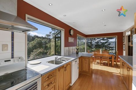 Photo of property in 10 Jacaranda Grove, Maungaraki, Lower Hutt, 5010