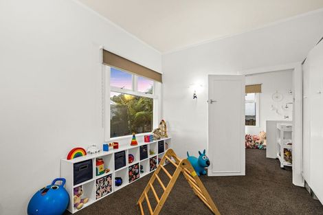 Photo of property in 1/13 Woodhouse Place, West Harbour, Auckland, 0618