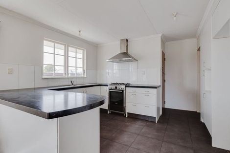 Photo of property in 39 John F Kennedy Drive, Milson, Palmerston North, 4414